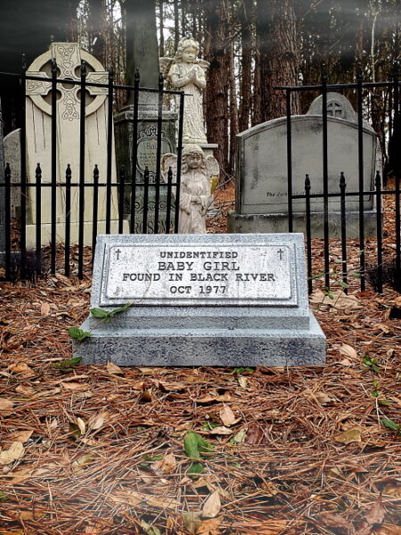 Evil Soul Studios Unidentified Baby Girl Tombstone Graveyard Halloween Prop