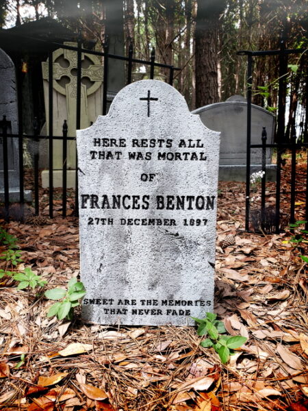 Old gravestone of Frances Benton with an epitaph about memory.