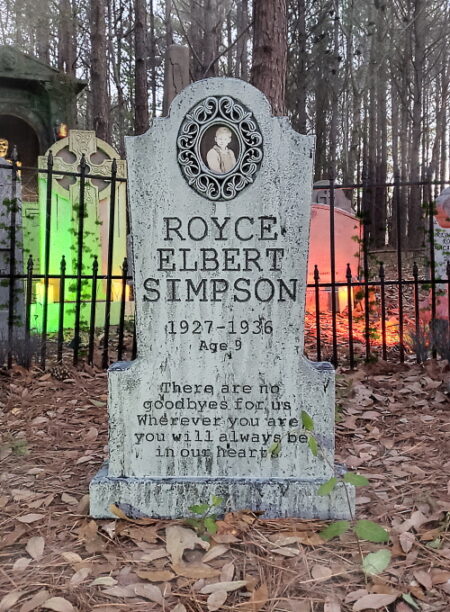 Gravestone of Royce Elbert Simpson in a wooded cemetery.