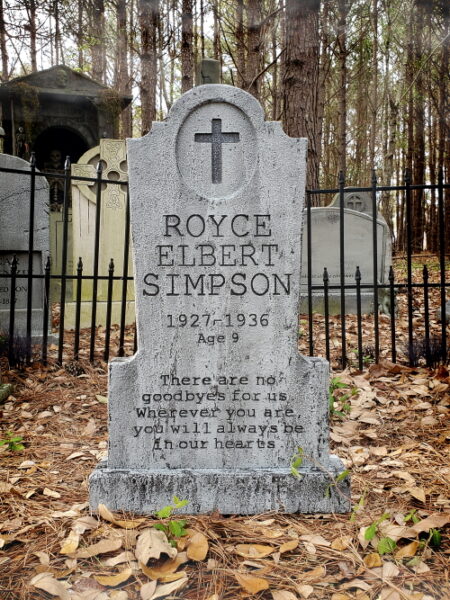 Gravestone of Royce Elbert Simpson, 1892-1952, with epitaph about God's love.