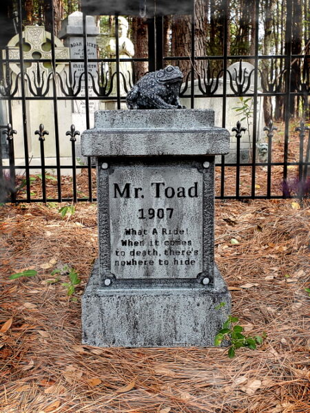 Evil Soul Studios Grimly’s Haunted Mansion Pet Cemetery Mr. Toad Tombstone